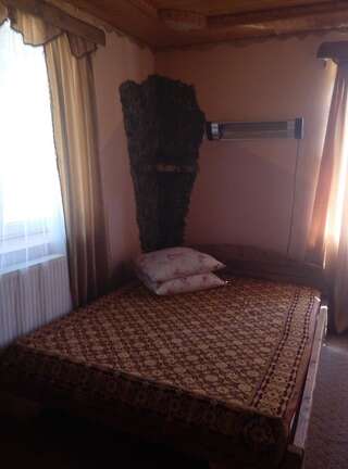 Гостевой дом Schedryk Микуличин Семейный номер с душем-11