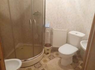 Гостевой дом Schedryk Микуличин Семейный номер с душем-15