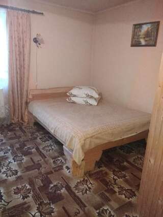 Гостевой дом Schedryk Микуличин Семейный номер с душем-1