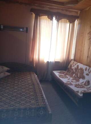 Гостевой дом Schedryk Микуличин Семейный номер с душем-23