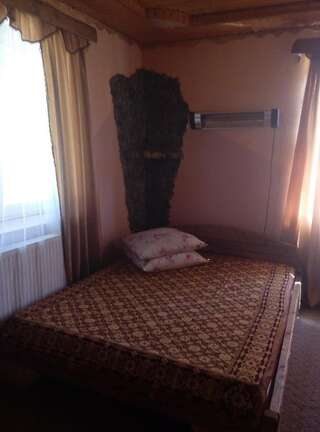 Гостевой дом Schedryk Микуличин Семейный номер с душем-24